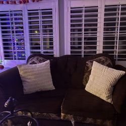 selling these couch ( in good condition)