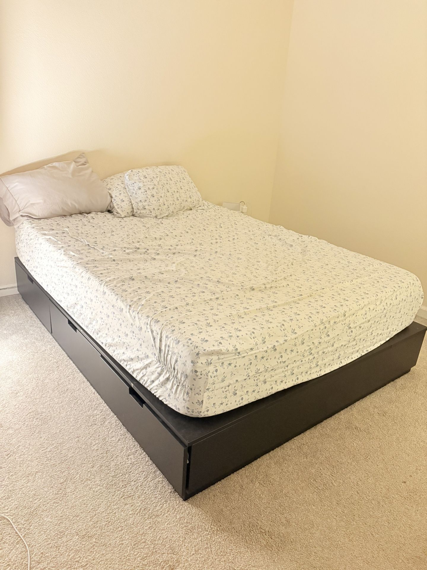 Bed Frame With Drawers (Queen)