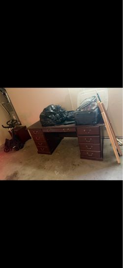 FREEEE office desk