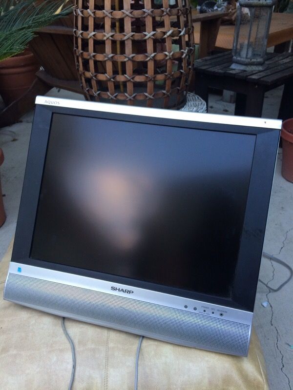 Sharp AQUOS LC20S4US 20" LCD TV W/WALL MOUNT