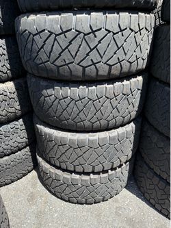 Vendo 35/12.50/R20 las 4 llantas Nitto por $210