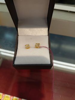 Diamond stud earrings 10k