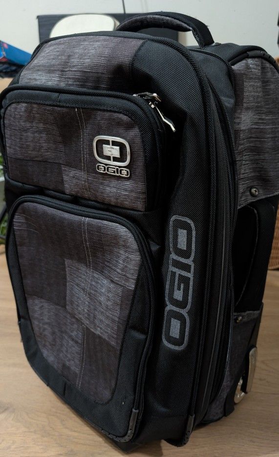 OGIO Kickstart Wheeled 22" Carry On Rolling Luggage Travel Bag - Black - Nylon