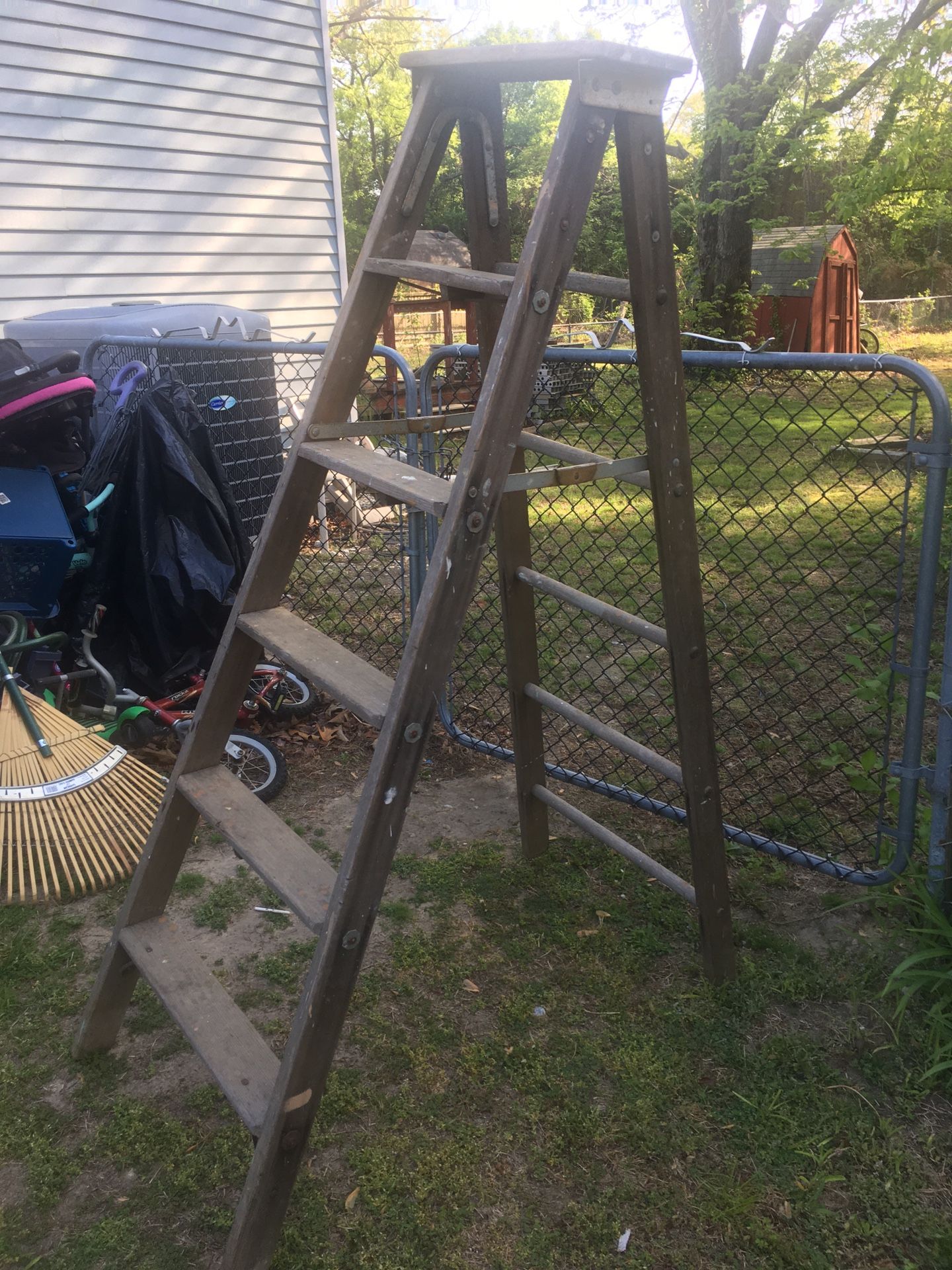 Nice Heavy Duty 6 Foot Wooden Ladder Only $40 Firm