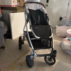 Used Uppababy vista stroller With Bassinet 