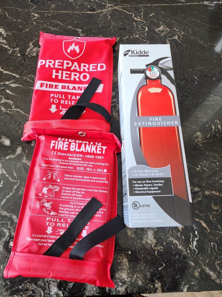 Fire Extingushet And 2 Blanket