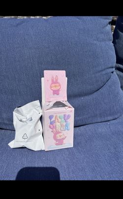 Pop Mart- Lazy Yoga. Sweating Figure