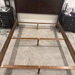 Sleigh bed