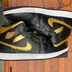 AJ1 Mid Black Metallic Gold