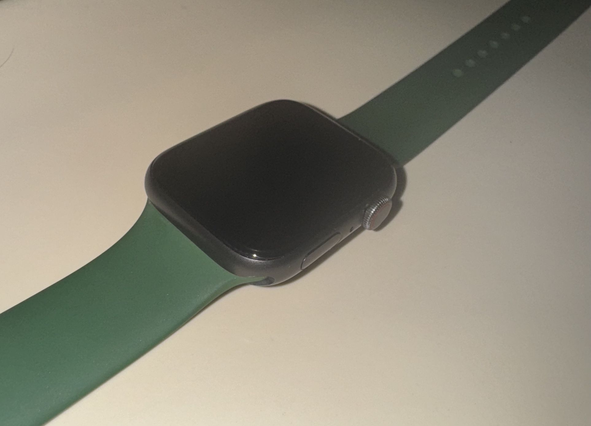 Apple Watch SE (GPS, Cellular, 44mm) - Space Gray Aluminum Case with Green Sport Band