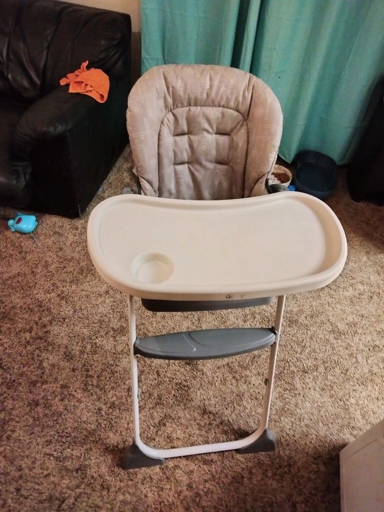 Graco Slim Snacker Folding High Chair