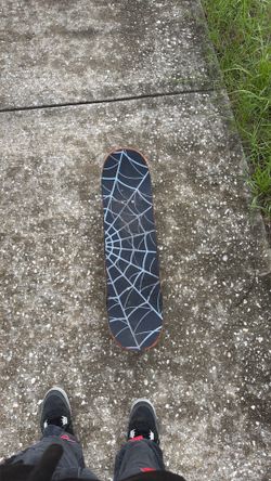 Complete skateboard.