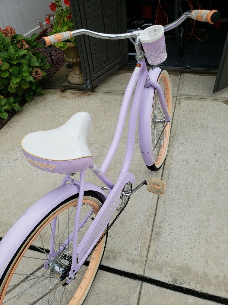 Huffy women's cruiser bike