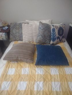 Decorative throw pillows for couch