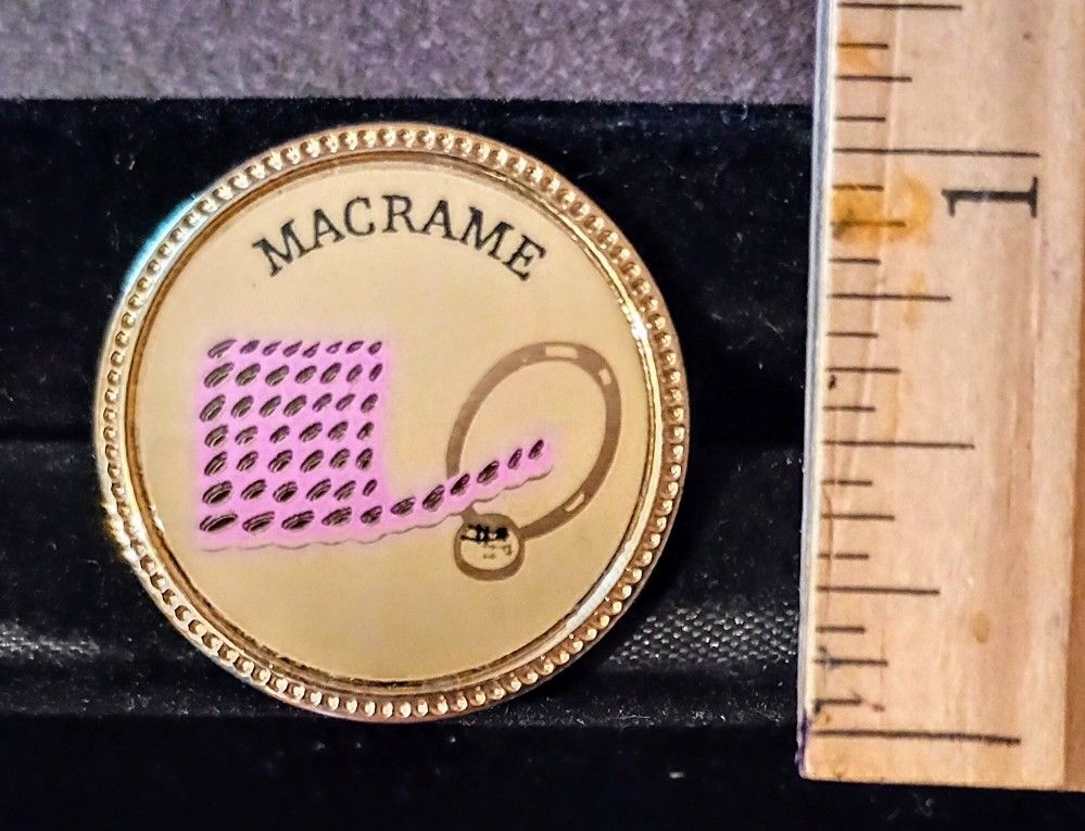 Macrame Gold Tone Vintage Collectible Lapel Pin A-1