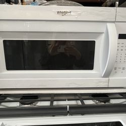 🎉Whirlpool White Over The Range Microwave 🎉 16947 D Street Victorville 
