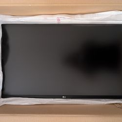 LG 32" monitor with stand and box