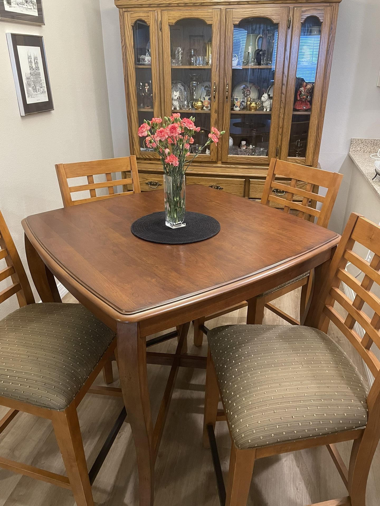 Lazy Boy Dining Room SetIncludes 4 Chairs for Sale in Sun City, AZ