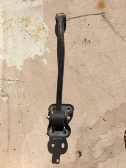 Jeep renegade rear support
