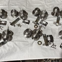 Defiant Brand Interior Door Knobs/Handles/Hinges