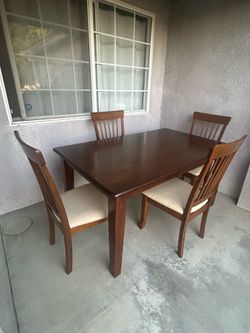 Solid Wood Dining table comes with 4