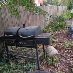 BBQ Grill With Propane Tank