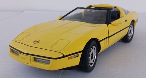 Die Cast Metal - 1968 Chevrolet Corvette W/ Detachable Sunroof- New- 