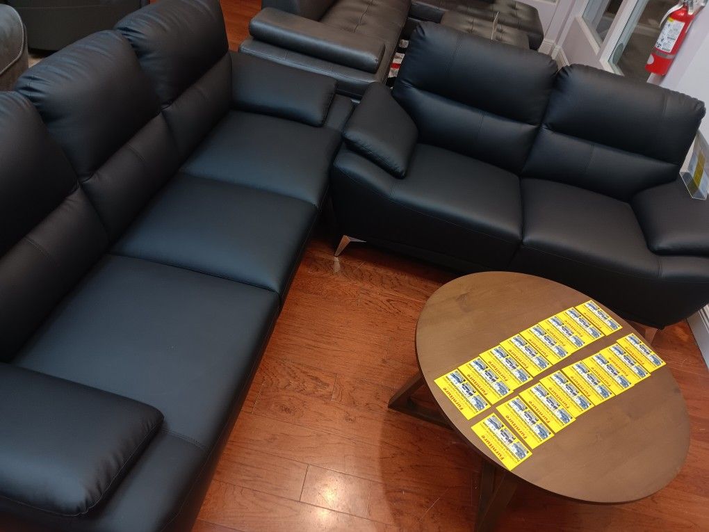 *Weekly Feature!!!*---Mature Valencia Black Leather Sofa/Loveseat Sets---Delivery And Financing Available😉
