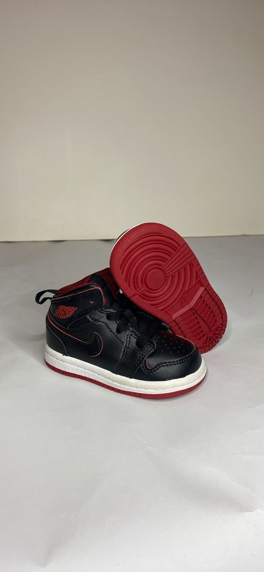 Air Jordan 1 Mid Bred Black 