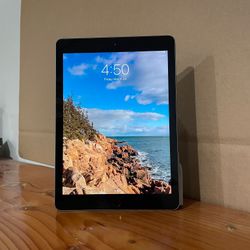 Apple iPAD 6 128GB 9.7” WiFi Fully Functional