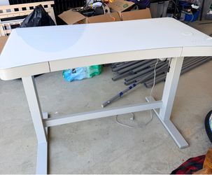 Adjustable desk