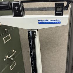 Health o meter 400KL Professional Medical Scale with Height Rod – Used