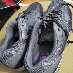 Girls air Nike shoes New condition 8.5