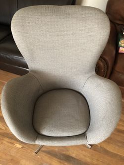 Tainoki brand cushioned chair