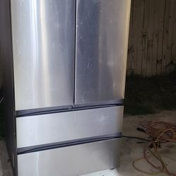 Refrigerator 