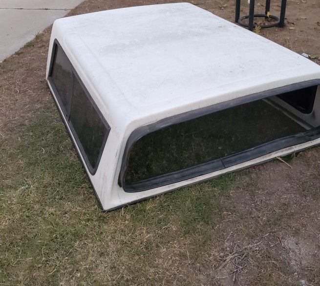 Nissan D21/720 Camper Shell Missing Rear Window