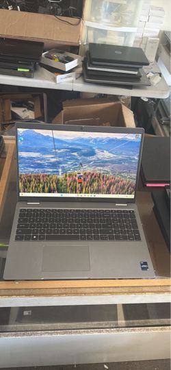 Dell Latitude 5540 15.6 inch 16GB RAM 256GB SSD Core i7 13th gen Windows 11 Pro still under warranty with Dell