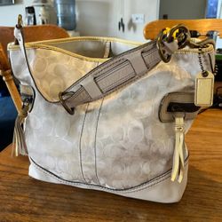 Coach Medium Hand Bag Purse w/ Detachable Clip-on Strap