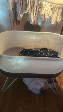Snoo baby bassinet smart sleeper
