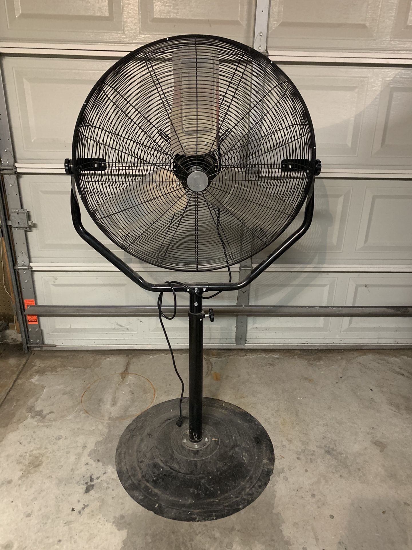 Stand up fan heavy duty for Sale in Chicago, IL OfferUp