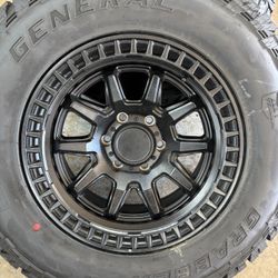BLACK RHINO 17x8.5.  6x139.   GENERAL AT 265/70/17 