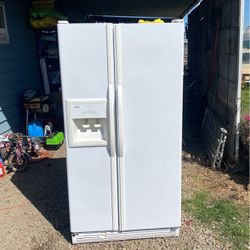 Kenmore Refrigerator In Working Good Condition Very Clean Inside And Out Side!