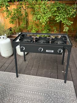 Outside stove 3 burn  w/ 2 propane tanks