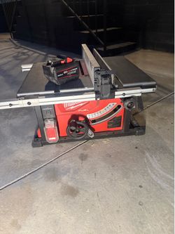 Milwaukee table saw with 12v battery