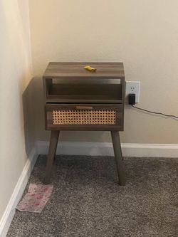 Side table in excellent condition  used just for 1 year