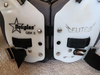 Douglas Elite QB QBK S Small 17-18" HS Adult Football Shoulder Pads
