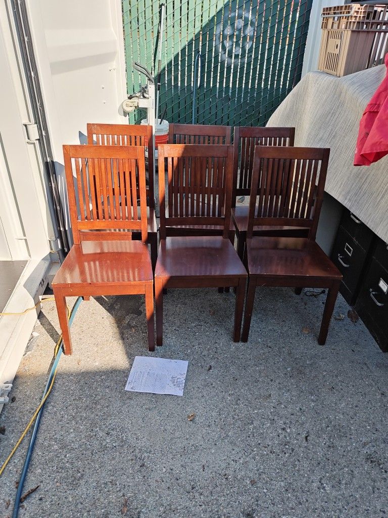 6 Dinning Room Chairs Wooden