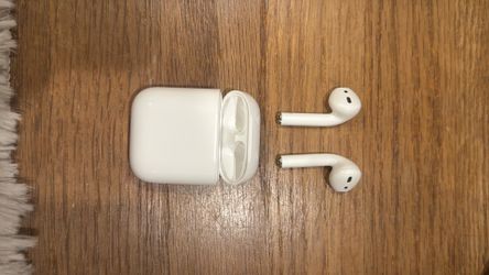 Apple AirPods 1st gen with case