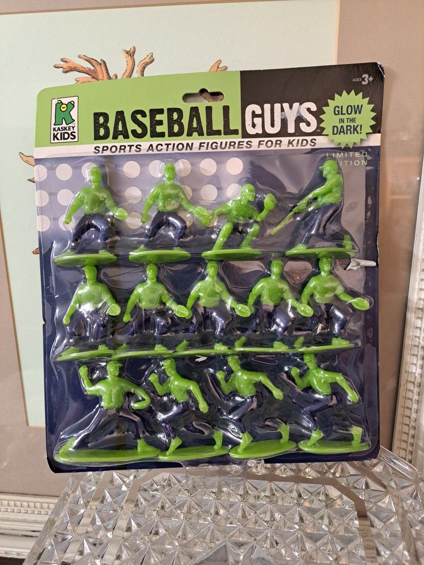 Kaskey Kids Glow in the Dark Baseball Guys Mini Packs