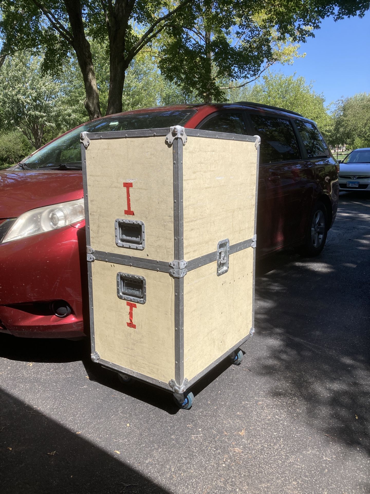 Road Cases - 2 heavy-duty speaker/accessory cases